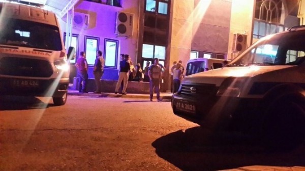 Sosyal medyadan not bırakıp intihar etti