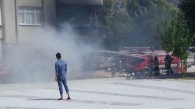 Hatay'da CHP İlçe Binasında Yangın