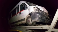 Karabük'te İki Servis Aracı Çarpıştı Açıklaması 14 Yaralı