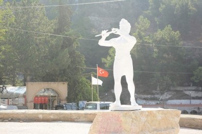Marsyas Heykeli, Dinar'da Suçıkan Bölgesine Monte Edildi