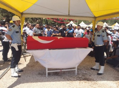 Şehit Özel Harekat Polisini On Binler Uğurladı