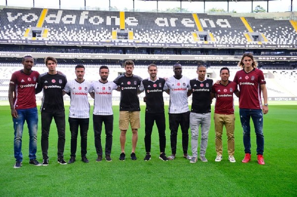 Beşiktaş yeni transferlerini tanıttı