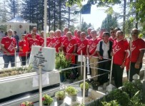 ÇUKURKUYU - 33 Yıllık Asker Arkadaşları, Şehit Ömer Halisdemir'in Mezarında Buluştu