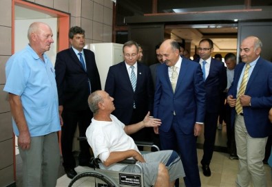 Bakan Müezzinoğlu, Trakya Üniversitesi'ni Ziyaret Etti