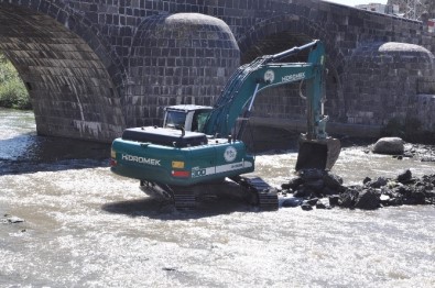 Bakan Talimat Verdi, Kars Çayı'nda Islah Çalışmaları Başladı