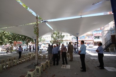 Beyşehir Belediyesi'nden Çarşı Camisi Meydanına 'Ters Şemsiye' Uygulaması