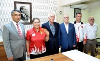 HÜSEYIN AKSOY - Görme Engelli Milli Sporcunun Azmi Türkiye'ye Madalya Kazandırdı