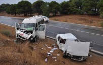 SORGUN ORMANı - Turistleri Taşıyan Minibüs Otomobille Çarpıştı Açıklaması 6 Yaralı