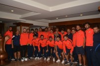 FANATİK TARAFTAR - 83 Yaşında Ki Fanatik Dede Deplasman Maçlarını Kaçırmıyor