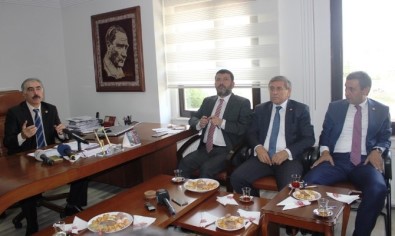 CHP Milletvekilleri Eğitim-Sen'i Ziyaret Etti