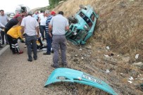 MİNİBÜS KAZASI - Minibüs kazası: 2 hemşire öldü, 12 kişi yaralandı