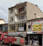 ŞİDDETLİ FIRTINA - Erciş'te Fırtına Çatıları Uçurdu