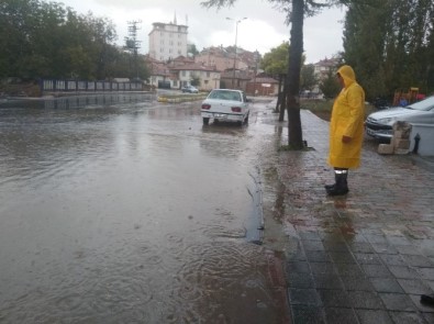 Hisarcık'ta Sağanak Yağış Hayatı Olumsuz Etkiledi