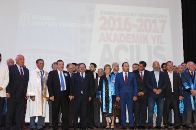 İstanbul Esenyurt Üniversitesi Yeni Akademik Yılı Açılış Törenini Gerçekleştirdi