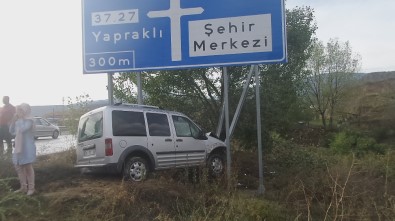Kazaya Bakarken Kaza Yaptı Açıklaması 2 Yaralı