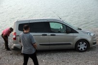 SEYHAN BARAJI - Kiraladığı Araçta Ölü Bulundu