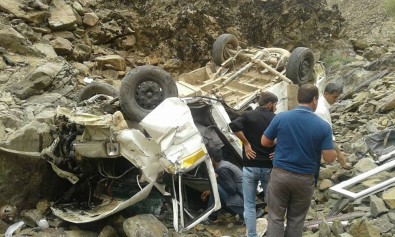 Köy minibüsü şarampole devrildi: 4 ölü, 12 yaralı