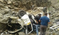 MİNİBÜS KAZASI - Köy minibüsü şarampole devrildi: 4 ölü, 12 yaralı