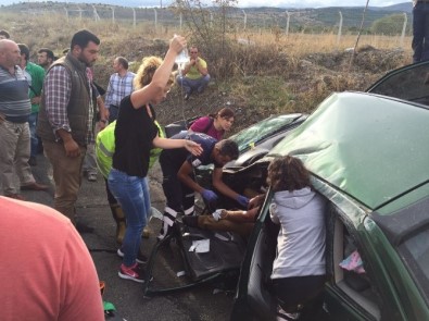 Takla Atan Otomobilde Can Pazarı Açıklaması 5 Yaralı