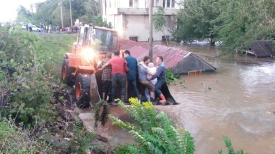 Trabzon Ve Giresun'da Şiddetli Yağış