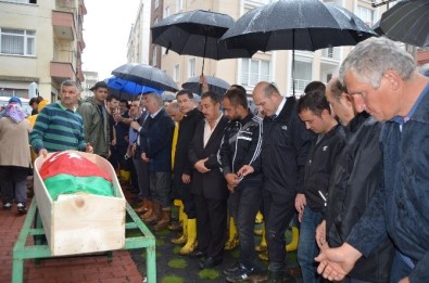 Başbakan Yardımcısı Canikli Ve İçişleri Bakanı Soylu Selde Hayatını Kaybeden Oğuzhan'ın Cenazesine Katıldı
