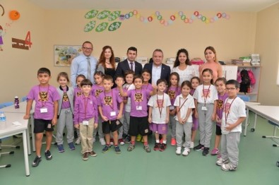 Başkan Böcek, Uğur Okulları'nı Ziyaret Etti