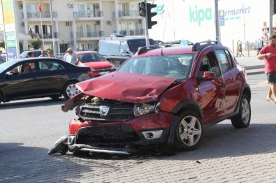 Didim'de Trafik Kazası Açıklaması 3 Yaralı