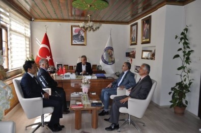Milli Eğitim Müdürü Demir, Özkonak Belediye Başkanı Yürekli'yi Ziyaret Etti
