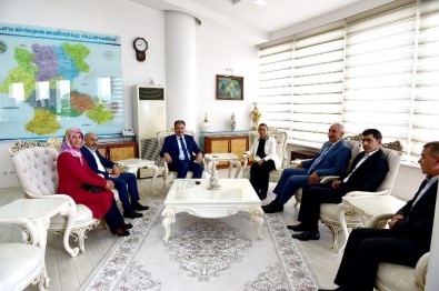 Öznur Çalık Başkan Çakır'ı Ziyaret Etti
