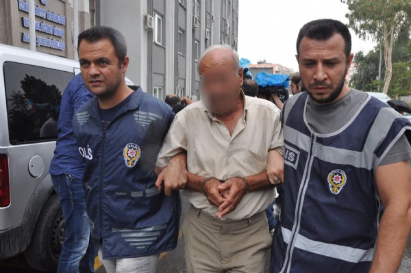 Kızlarının cesedini 21 yıl sakladılar