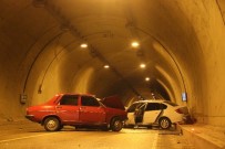 ŞERİT İHLALİ - Karabük'te Trafik Kazası Açıklaması 1 Ölü, 1 Yaralı