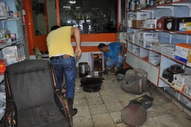 Reyhanlı'da Aşırı Yağış Ev Ve İş Yerlerini Sular Altında Bıraktı
