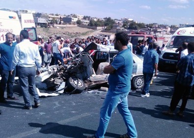 Şanlıurfa'da Feci Kaza Açıklaması 2 Ölü, 5 Yaralı