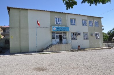 Sincik Atatürk İlkokulu'nun Deprem Raporu Bekleniyor