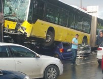 Yoldan çıkan metrobüs kaza yaptı