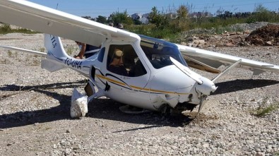 Antalya'da Ultralight Tipi Uçak Zorunlu İniş Yaptı