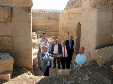 Aykanat, Raban Kalesi'nde İncelemelerde Bulundu