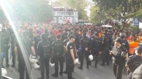TEZAHÜRAT - G.Saraylı Taraftarlar Taksim'de Toplandı