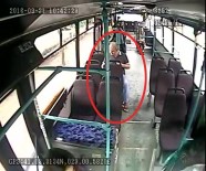 Otobüste Unutulan Telefonu Şoföre Teslim Etmek Yerine Cebine Attı