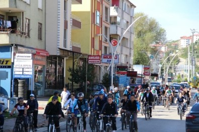 Bartın'da Bisikletle Şehir Turu Atıldı