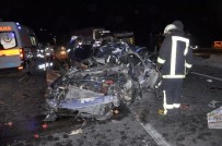 FARUK COŞKUN - Kamyon Otomobile Çarptı Açıklaması 2 Ölü 1 Yaralı