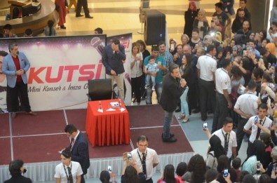 Kutsi Malatya'da Hayranları İle Buluştu