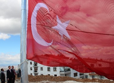 Çankaya'nın Tepesine Dev Türk Bayrağı