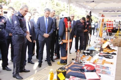 Elazığ'da İtfaiye Araç Ve Gereçleri Sergilendi