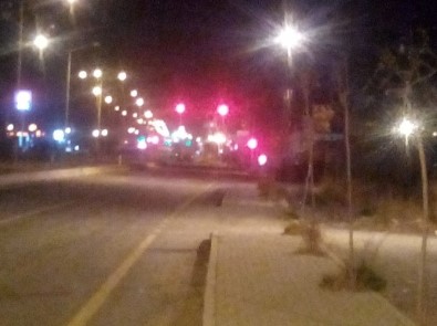 Erciş Belediyesi'nin Önünde Bombalı Kamyon Alarmı