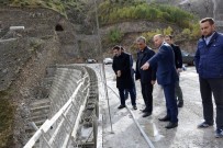 KARAKALE - Vali Özefe, Baraj Ve BTK Demir Yolu İnşaatında İncelemelerde Bulundu