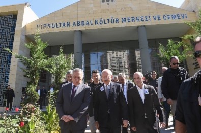 Kılıçdaroğlu CHP PM Üyesi Ali Öztunç'un Kayınpederinin Cenaze Törenine Katıldı