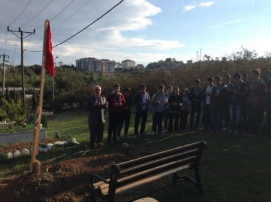 Öğrenciler Şehit Ercan Çelik'in Kabrini Ziyaret Ettiler