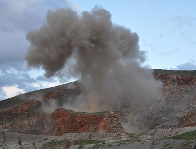 Muş'ta bomba yüklü araç havadan vuruldu