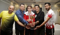 TÜRKIYE BISIKLET FEDERASYONU - Yıldız Bisikletçi, Kupayı Başkan Genç'e Hediye Etti